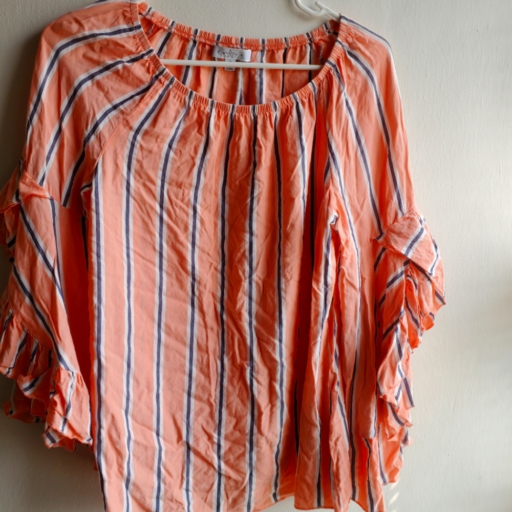 Wide sleeve flowy blouse